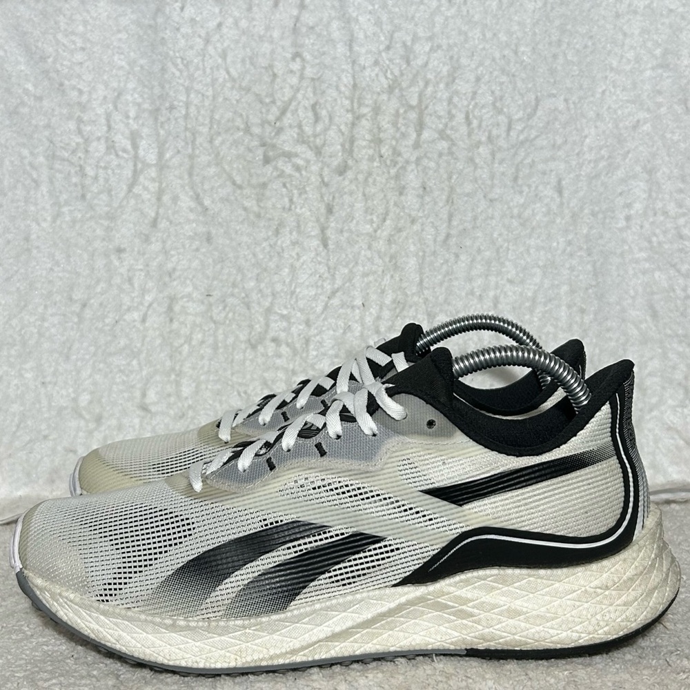 Reebok Womens Floatride Energy Grey Running Athletic Sneaker Shoes SZ US 9 - Picture 2 of 11